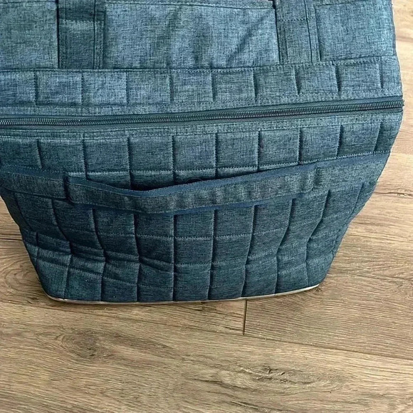 Lug Ocean Blue Travel Tote Taxicab  Full Tote - Picture 5 of 8